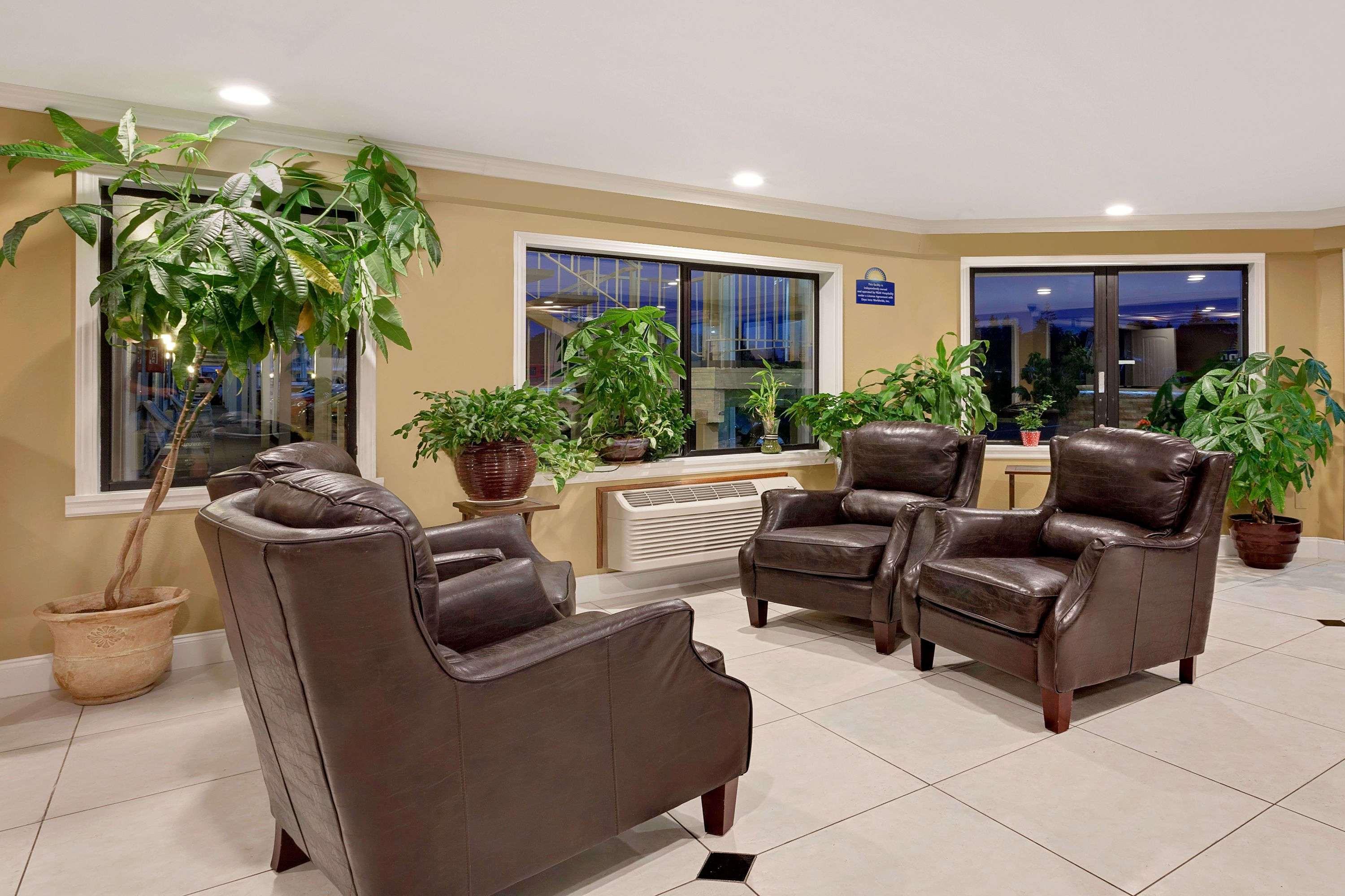 Days Inn By Wyndham Lakewood South Tacoma Екстер'єр фото
