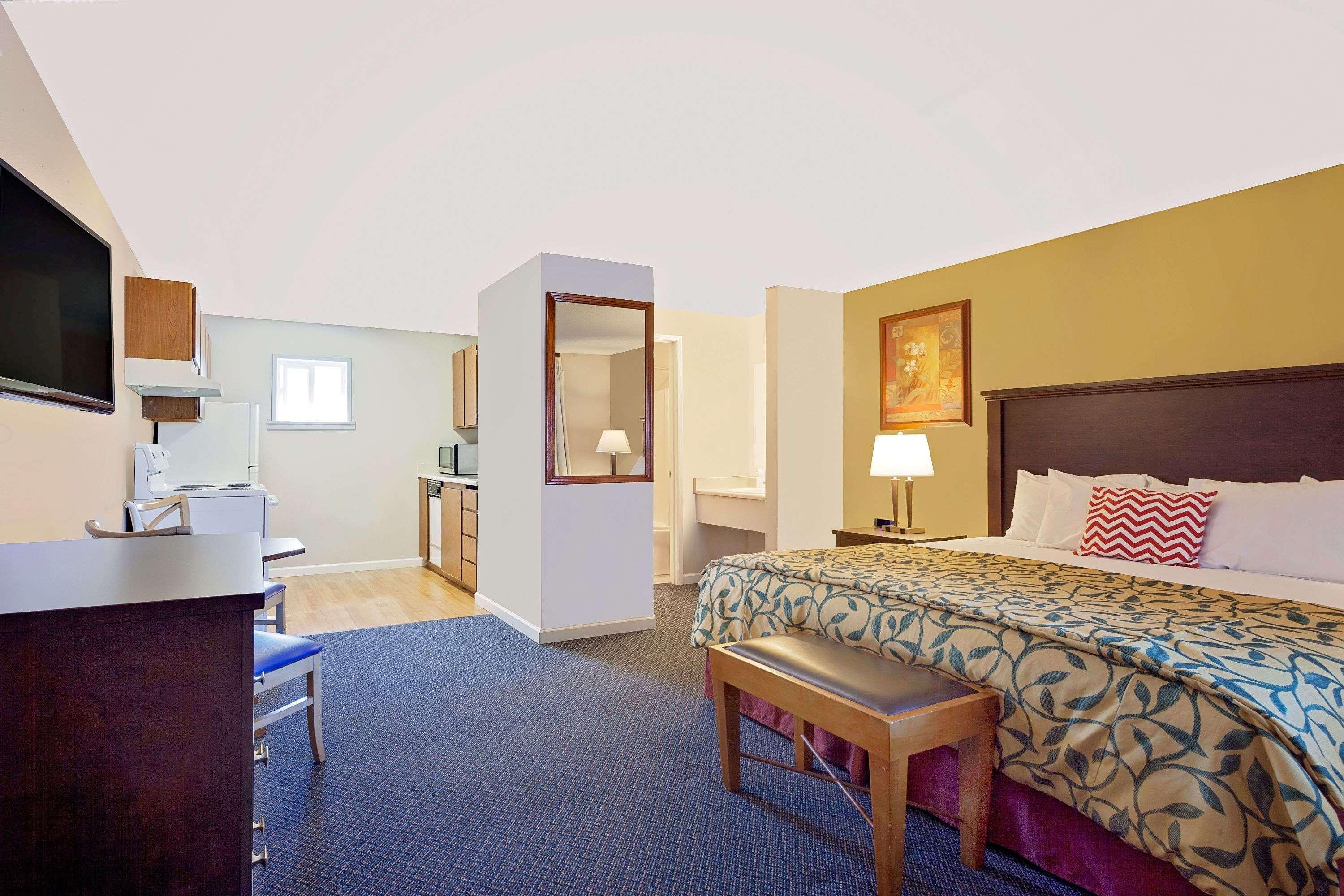 Days Inn By Wyndham Lakewood South Tacoma Екстер'єр фото