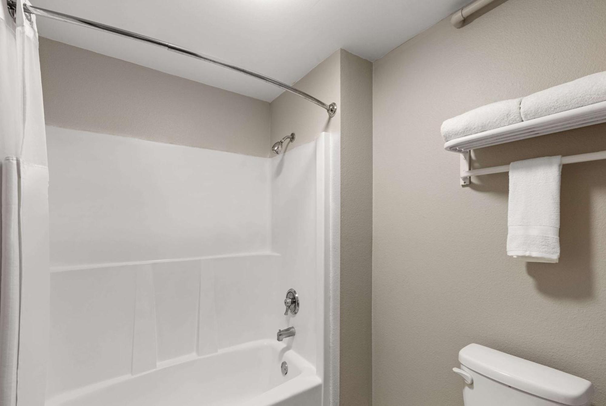 Days Inn By Wyndham Lakewood South Tacoma Екстер'єр фото