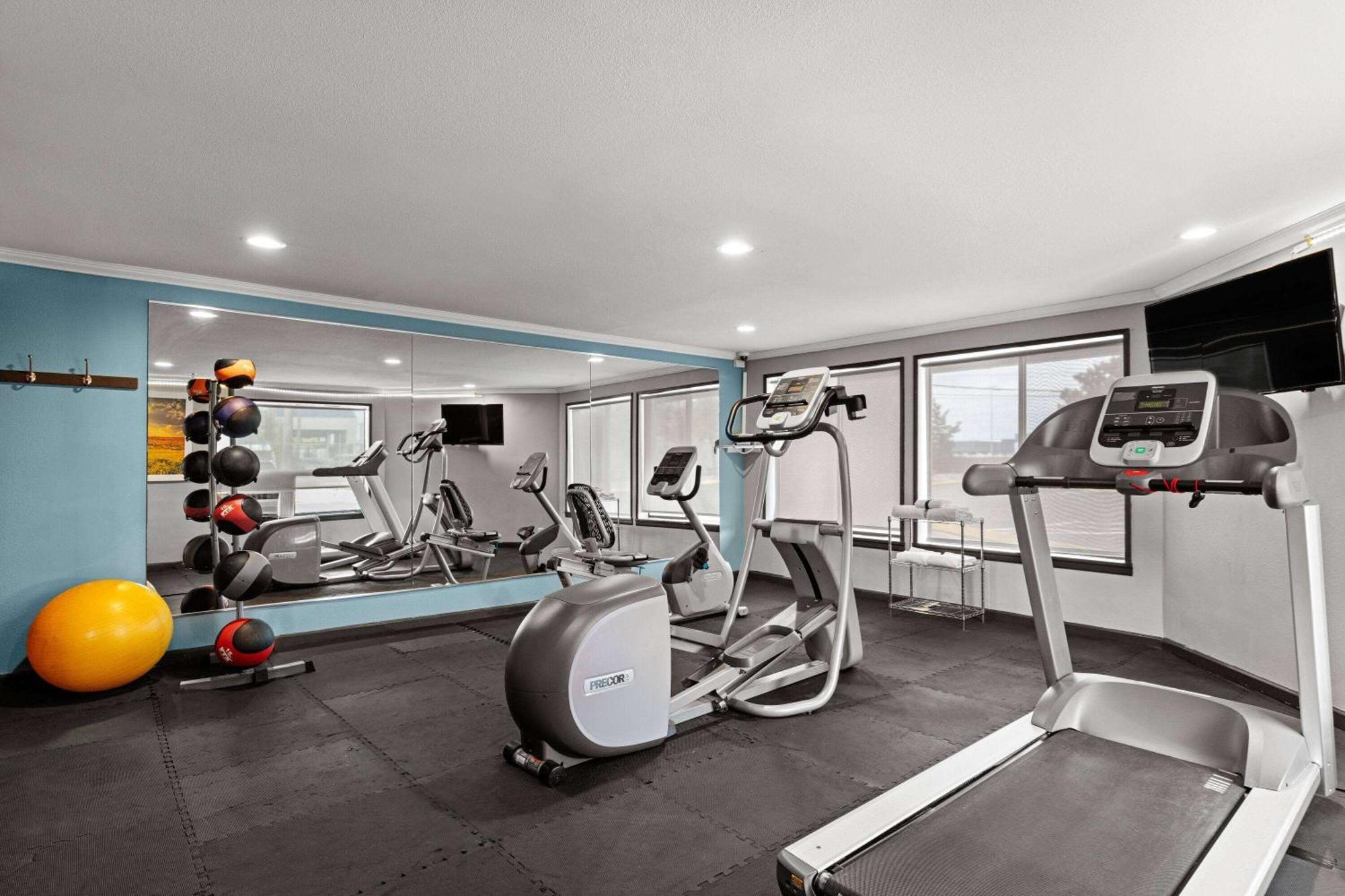 Days Inn By Wyndham Lakewood South Tacoma Екстер'єр фото