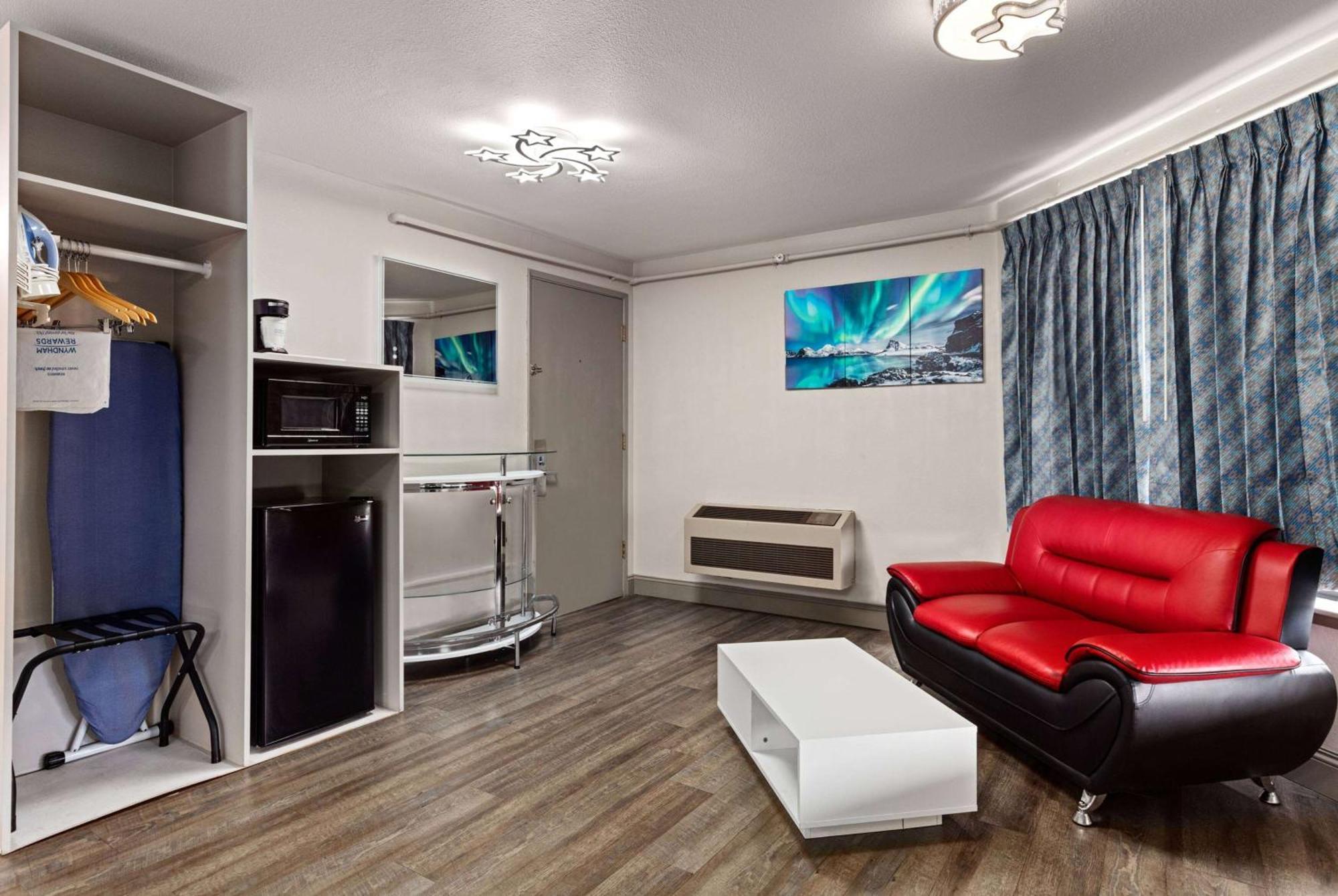 Days Inn By Wyndham Lakewood South Tacoma Екстер'єр фото