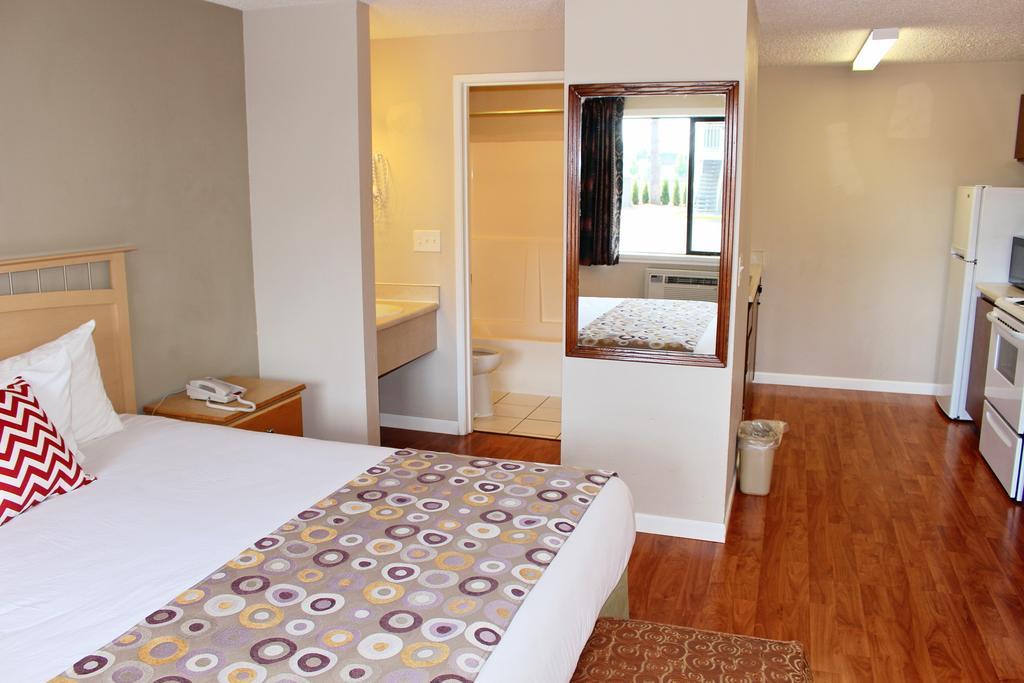 Days Inn By Wyndham Lakewood South Tacoma Екстер'єр фото