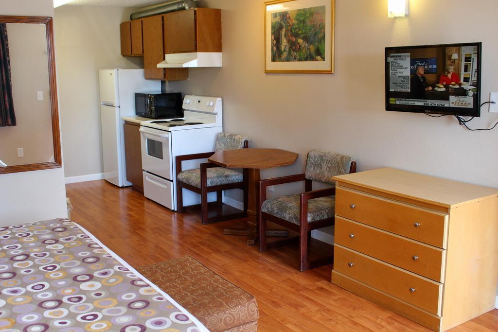 Days Inn By Wyndham Lakewood South Tacoma Екстер'єр фото