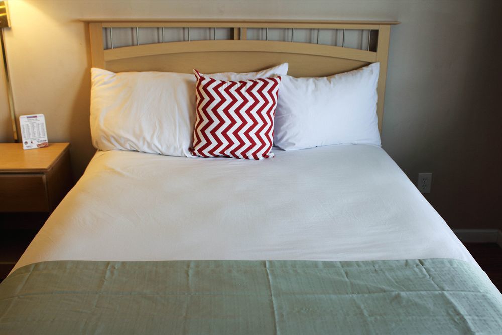 Days Inn By Wyndham Lakewood South Tacoma Екстер'єр фото