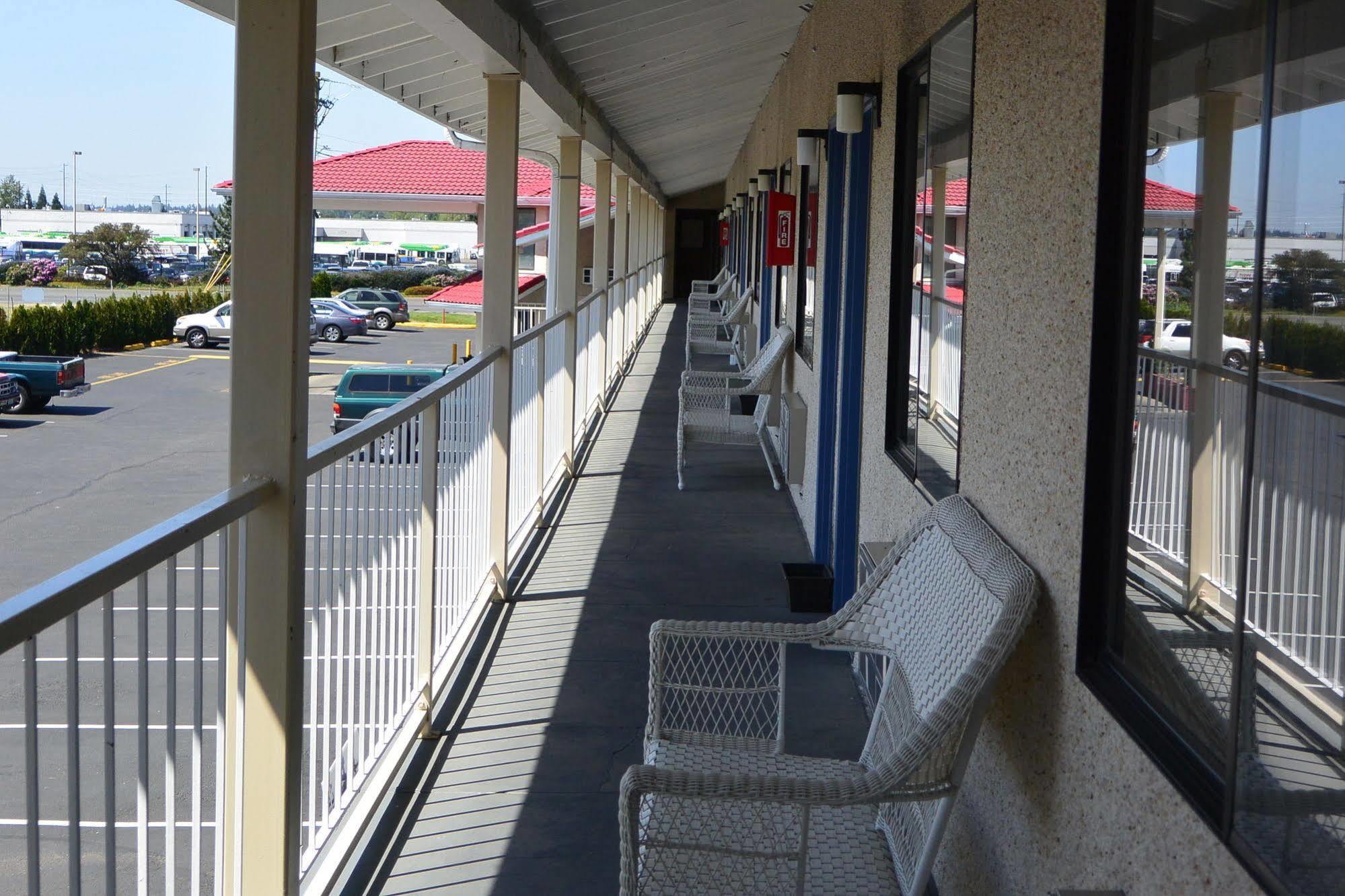 Days Inn By Wyndham Lakewood South Tacoma Екстер'єр фото