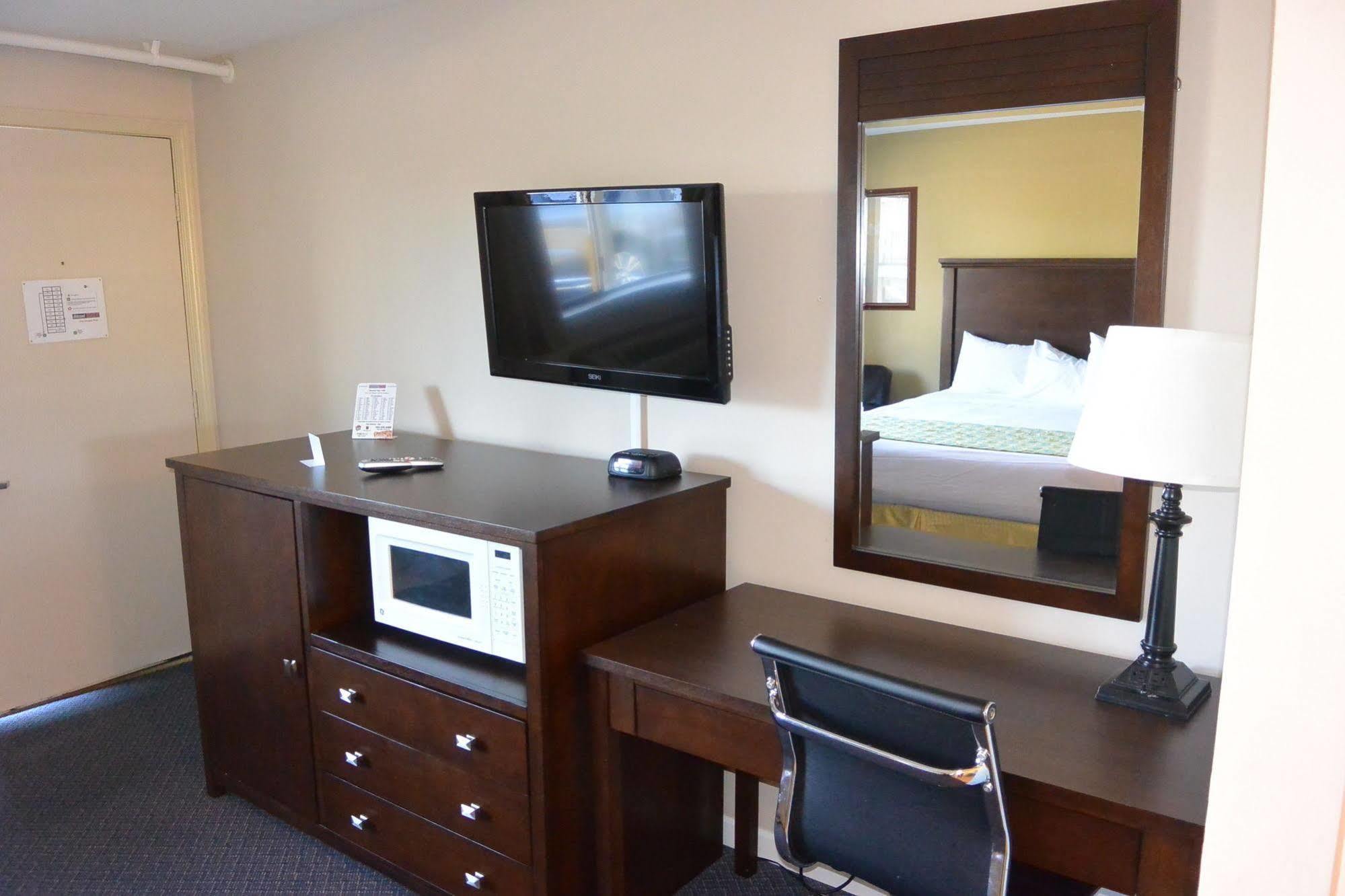 Days Inn By Wyndham Lakewood South Tacoma Екстер'єр фото