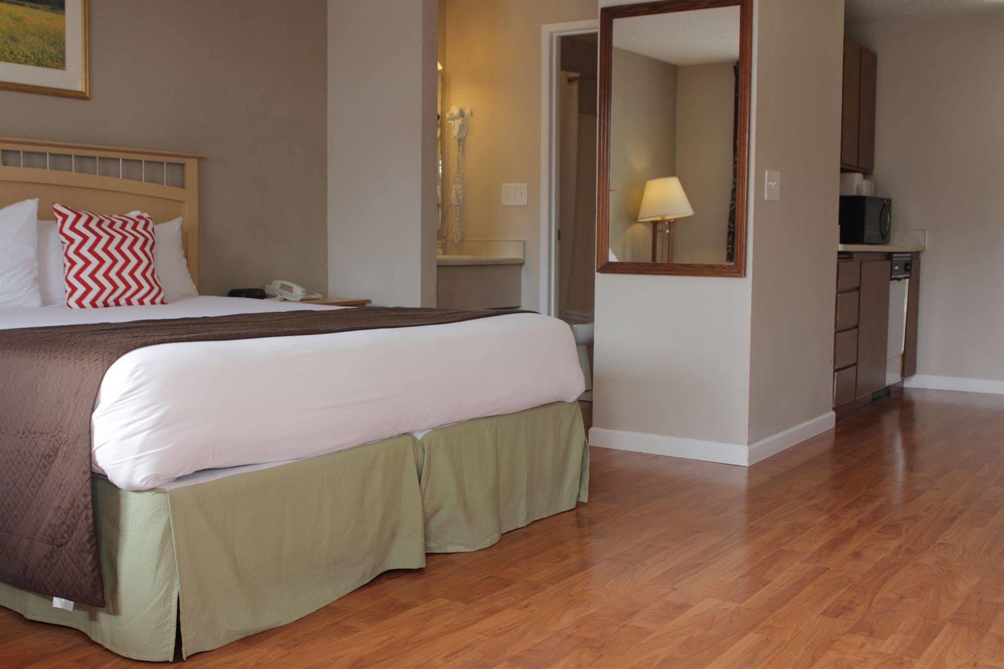 Days Inn By Wyndham Lakewood South Tacoma Екстер'єр фото