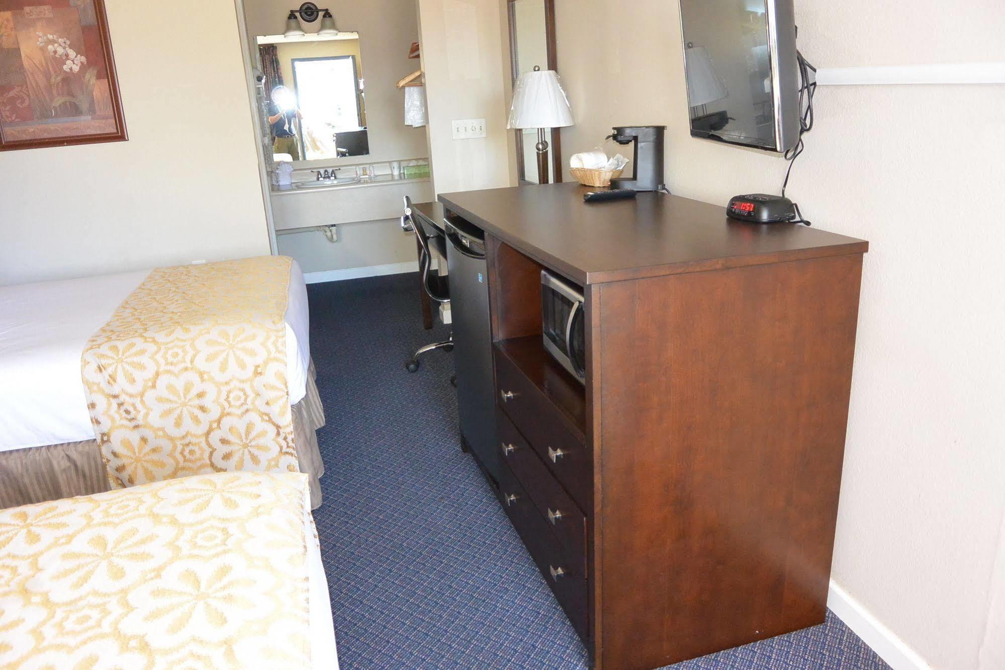 Days Inn By Wyndham Lakewood South Tacoma Екстер'єр фото